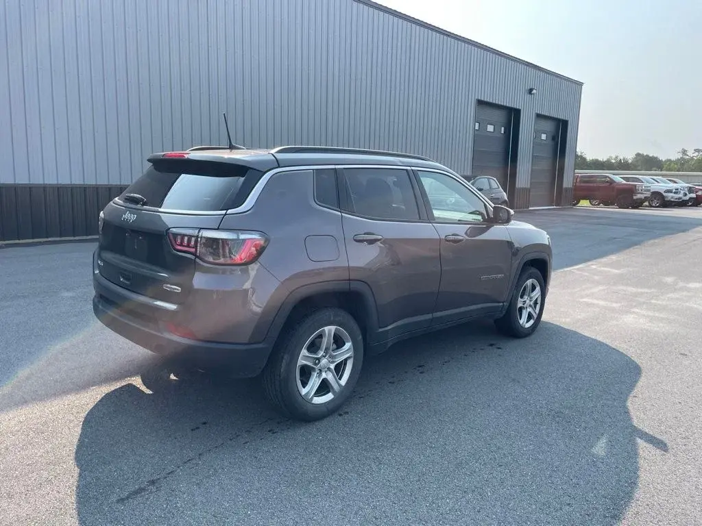 2024 Jeep Compass Latitude 4X4 photo 4
