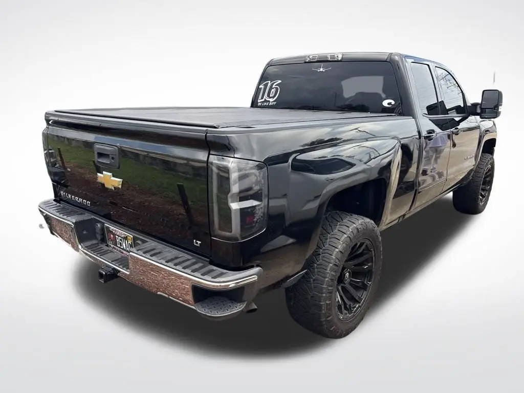 2017 Chevrolet Silverado 1500 LT Double Cab Std Box photo 4