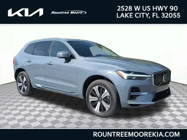 2023 Volvo XC60 T8 Plus Bright Theme AWD's photo