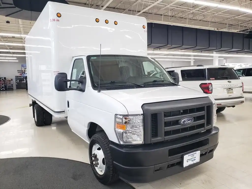 2025 Ford E-Series DRW E-450 Super Duty 176 in WB's photo