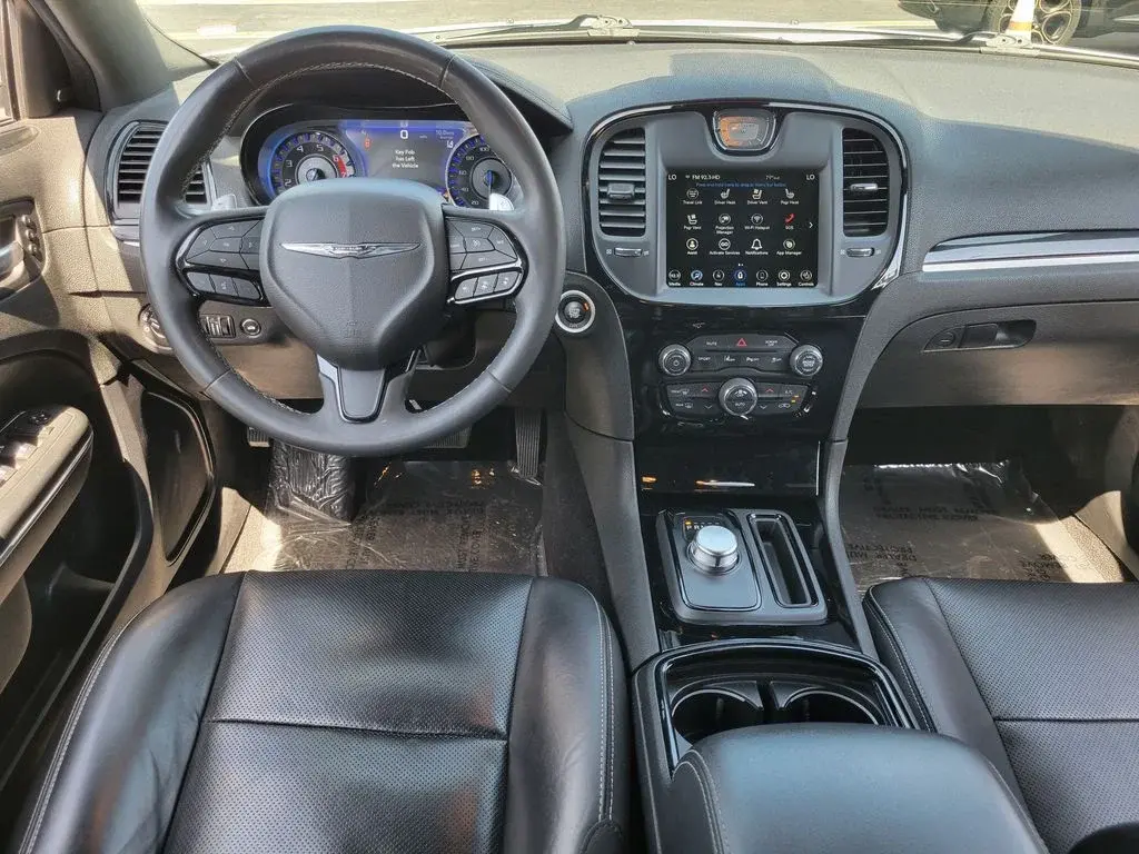 2023 Chrysler 300 S photo 4