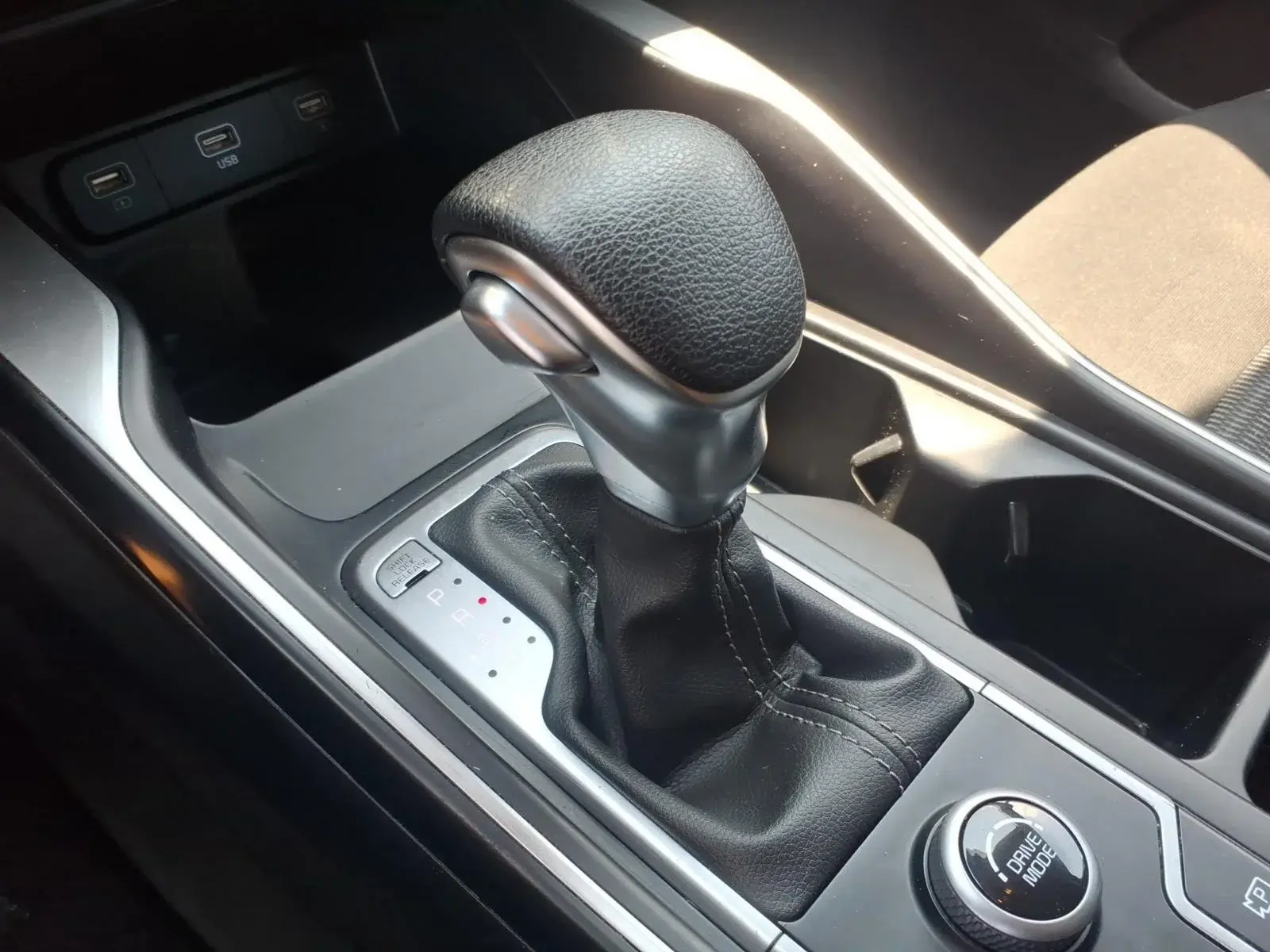2023 Kia Sorento LX Auto photo 5