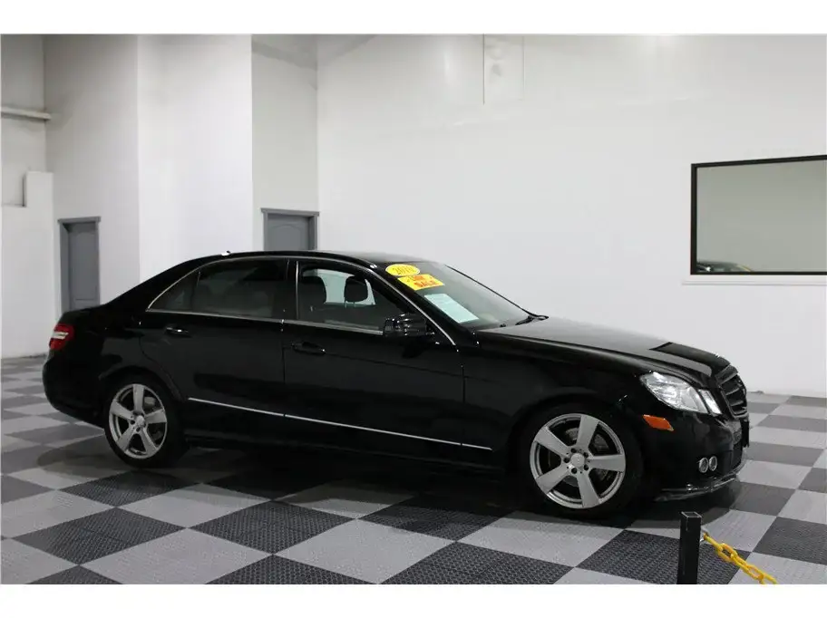 2010 Mercedes-Benz E-Class E350 Luxury 4MATIC photo 1