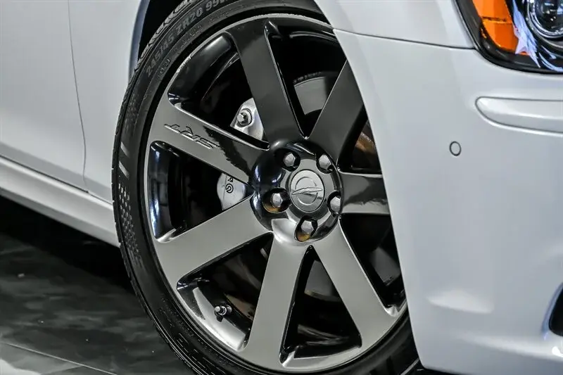 2013 Chrysler 300 SRT8 photo 3