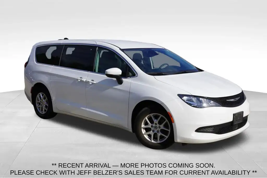 2023 Chrysler Voyager LX's photo