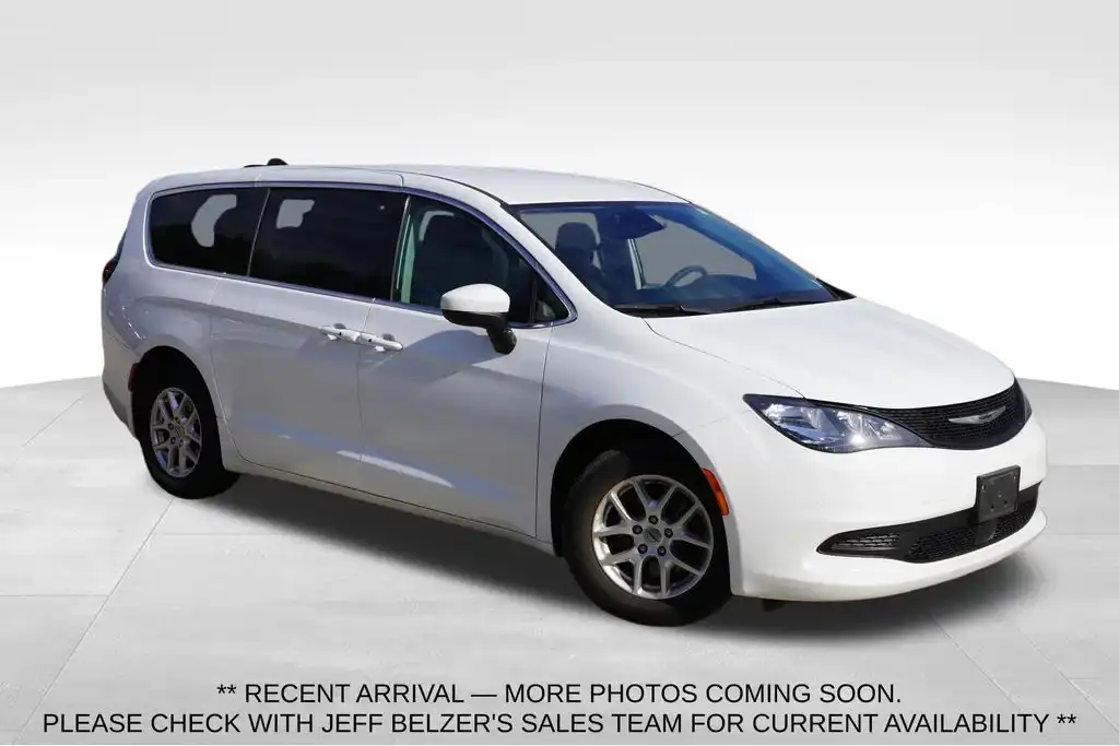 2023 Chrysler Voyager LX's photo