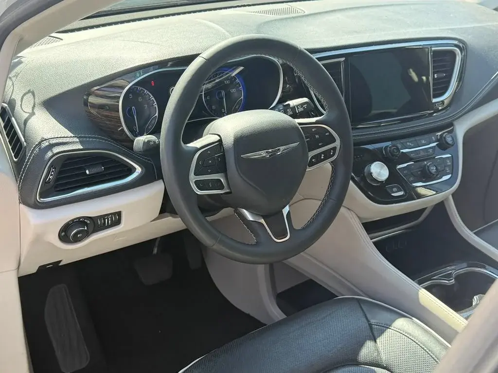 2023 Chrysler Pacifica Limited photo 4