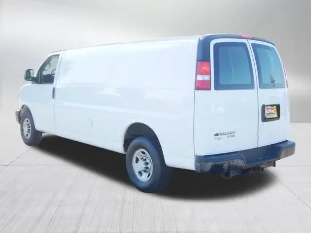 2016 Chevrolet Express 3500 Extended Work Van photo 5