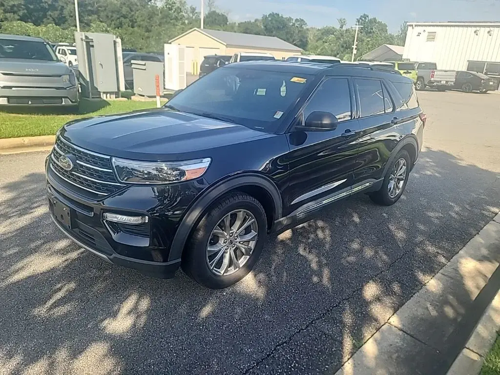 2020 Ford Explorer XLT RWD photo 3