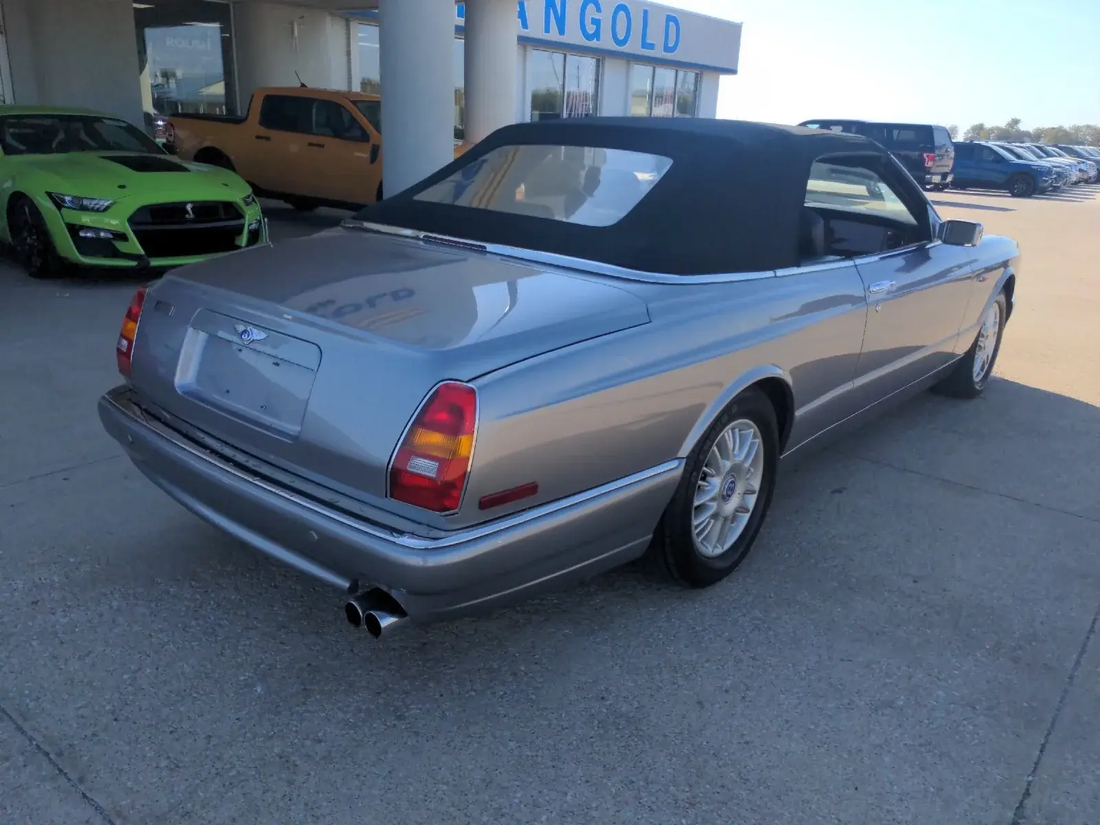 2002 Bentley Azure Base photo 5