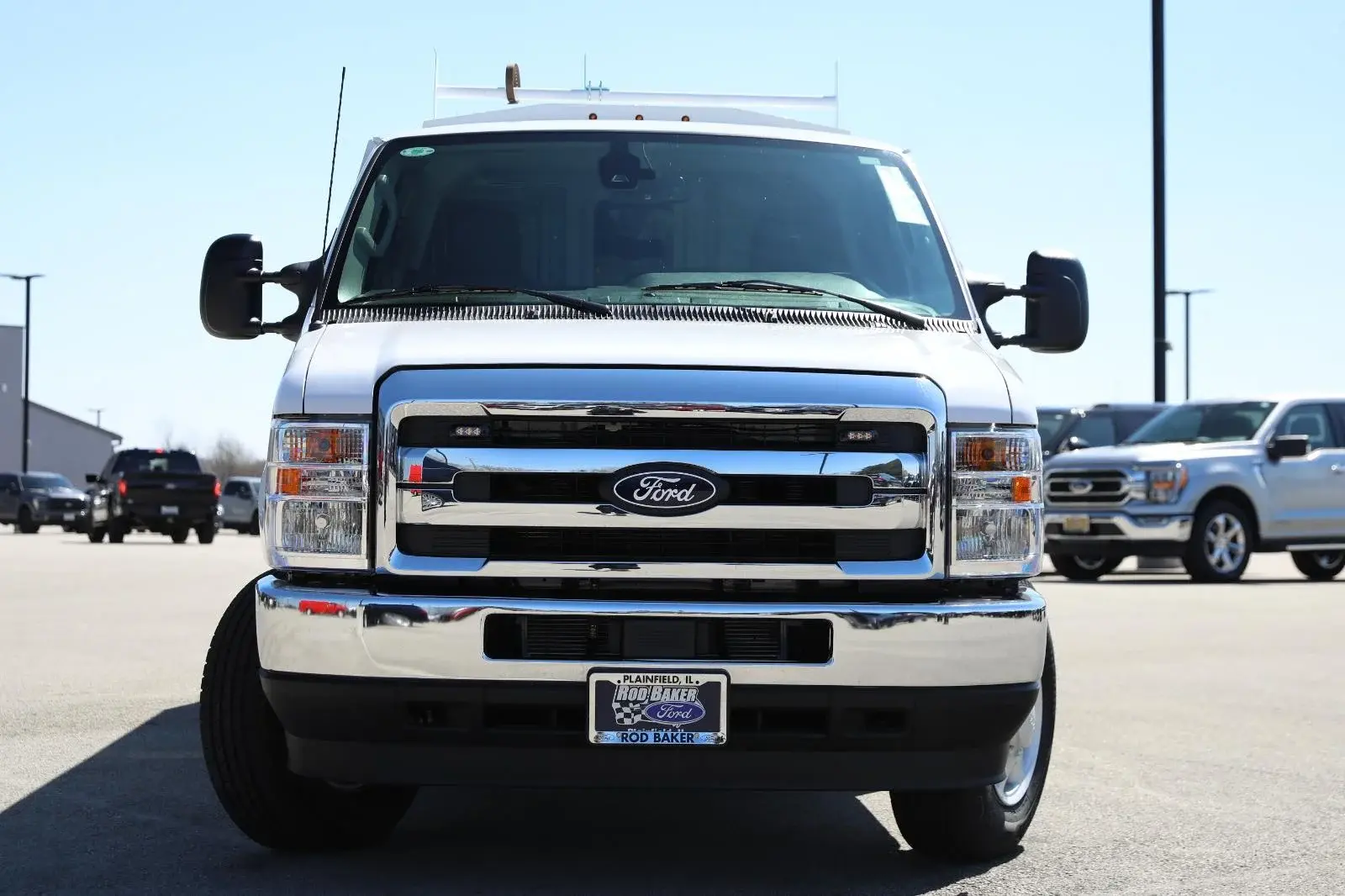 2026 Ford E-Series SRW E-350 Super Duty 138 in WB photo 3