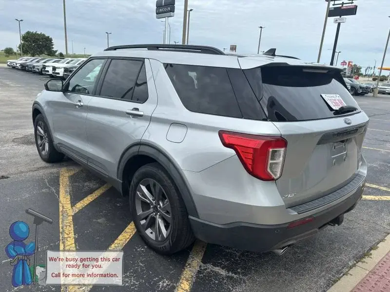 2021 Ford Explorer XLT 4WD photo 3