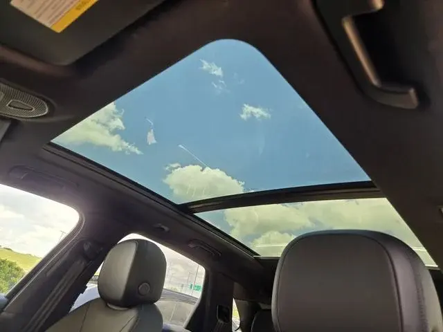2025 Porsche Cayenne Base photo 5