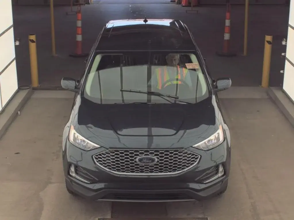 2023 Ford Edge SEL AWD photo 3