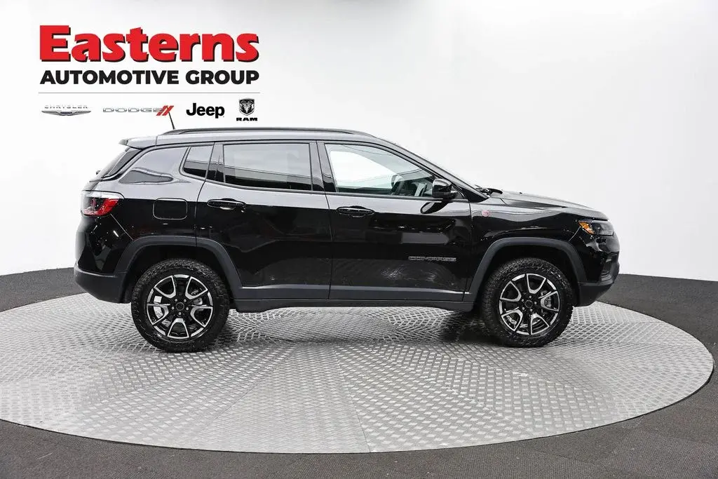 2025 Jeep Compass Trailhawk 4X4 photo 4