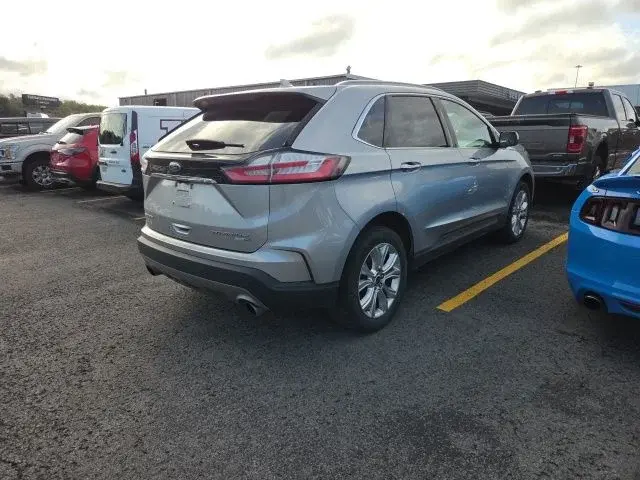 2020 Ford Edge Titanium AWD photo 3
