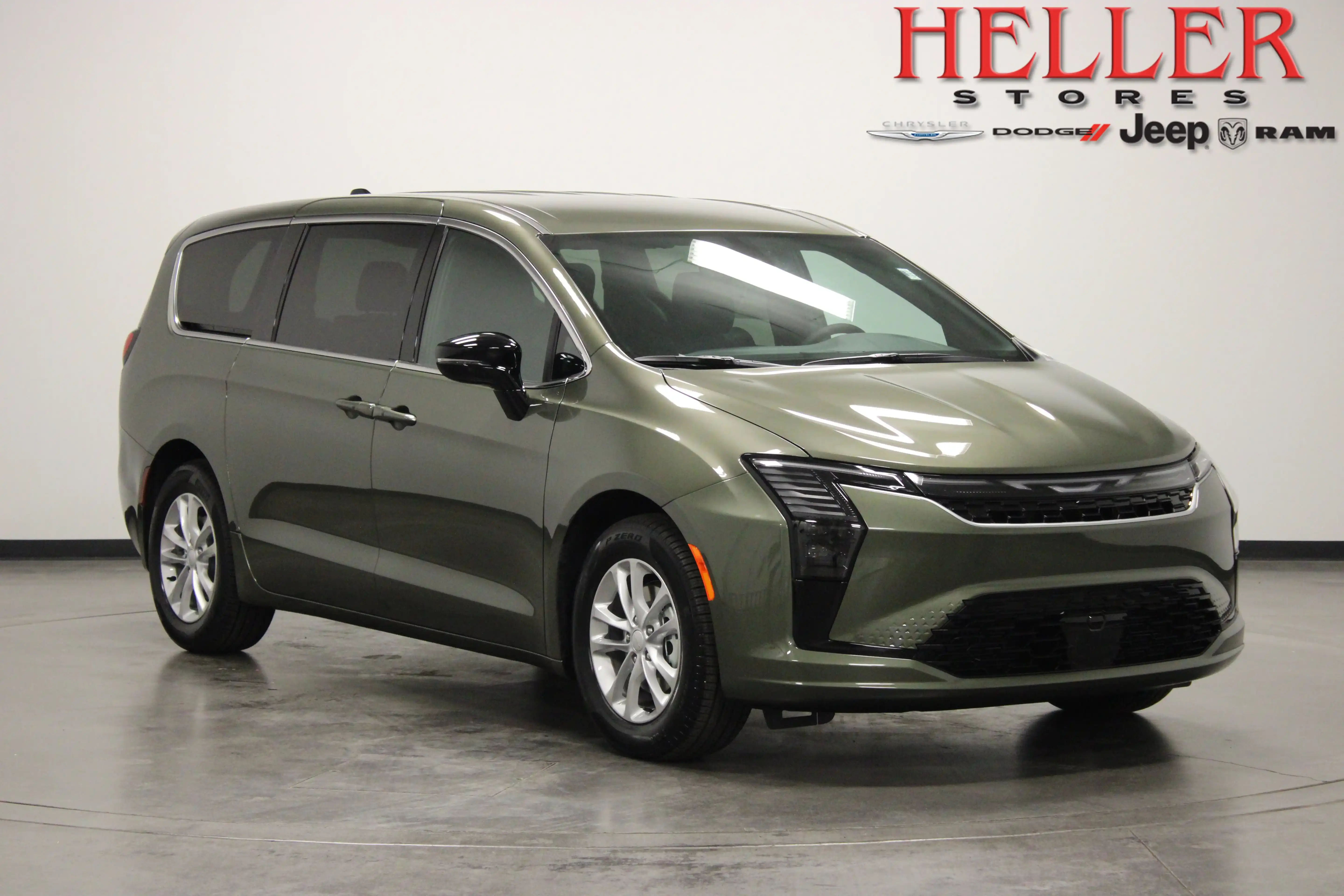 2027 Chrysler Pacifica Select's photo