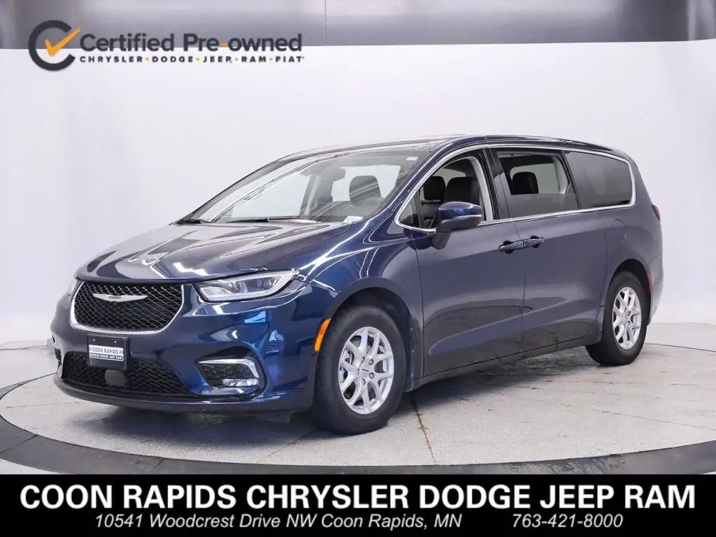 2023 Chrysler Pacifica Touring L photo 1