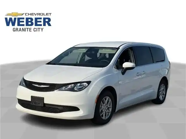 2022 Chrysler Voyager LX's photo