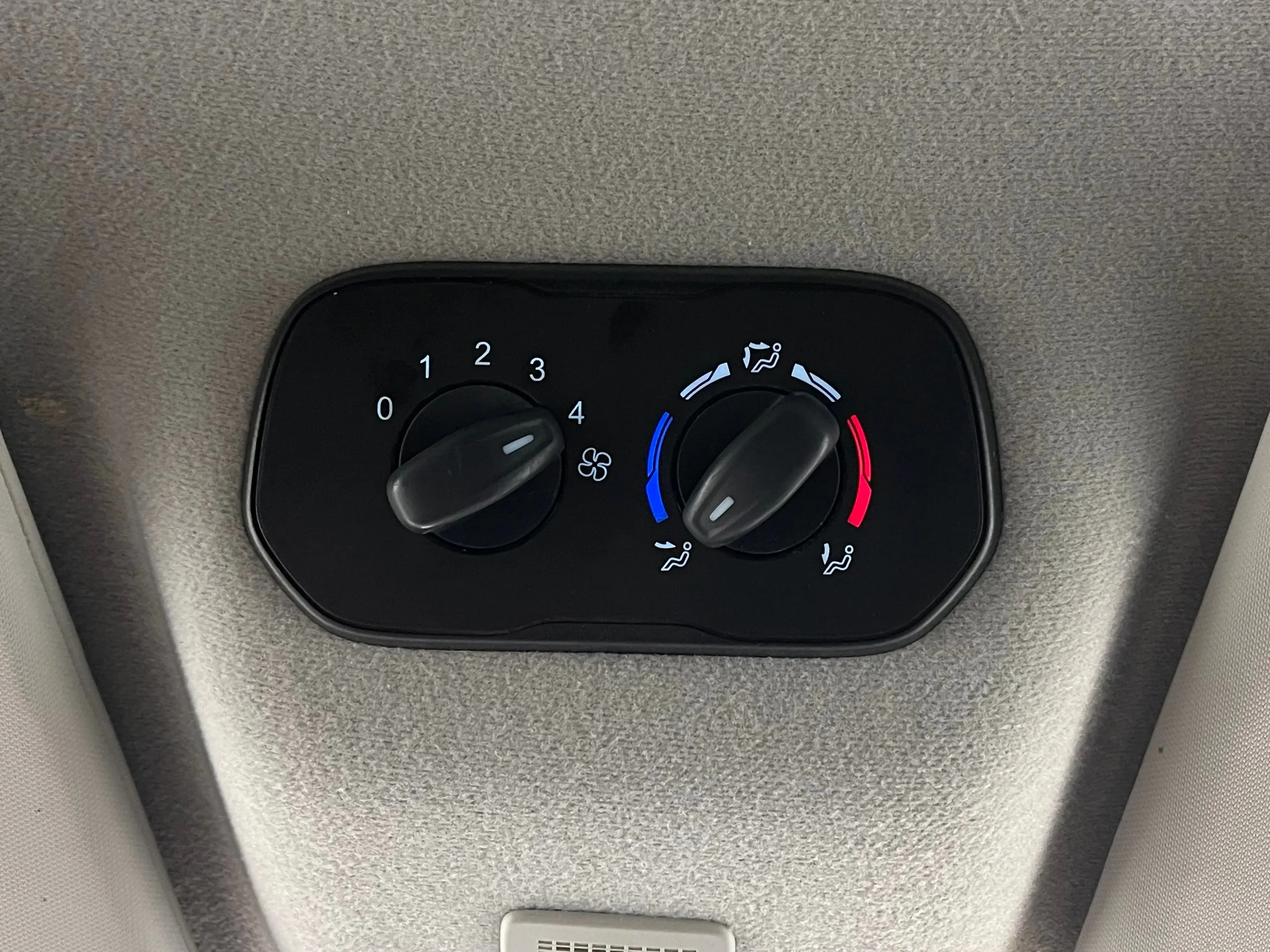 2017 Ford Transit 350 XLT Wagon Low Roof Sliding Pass. 148 photo 5