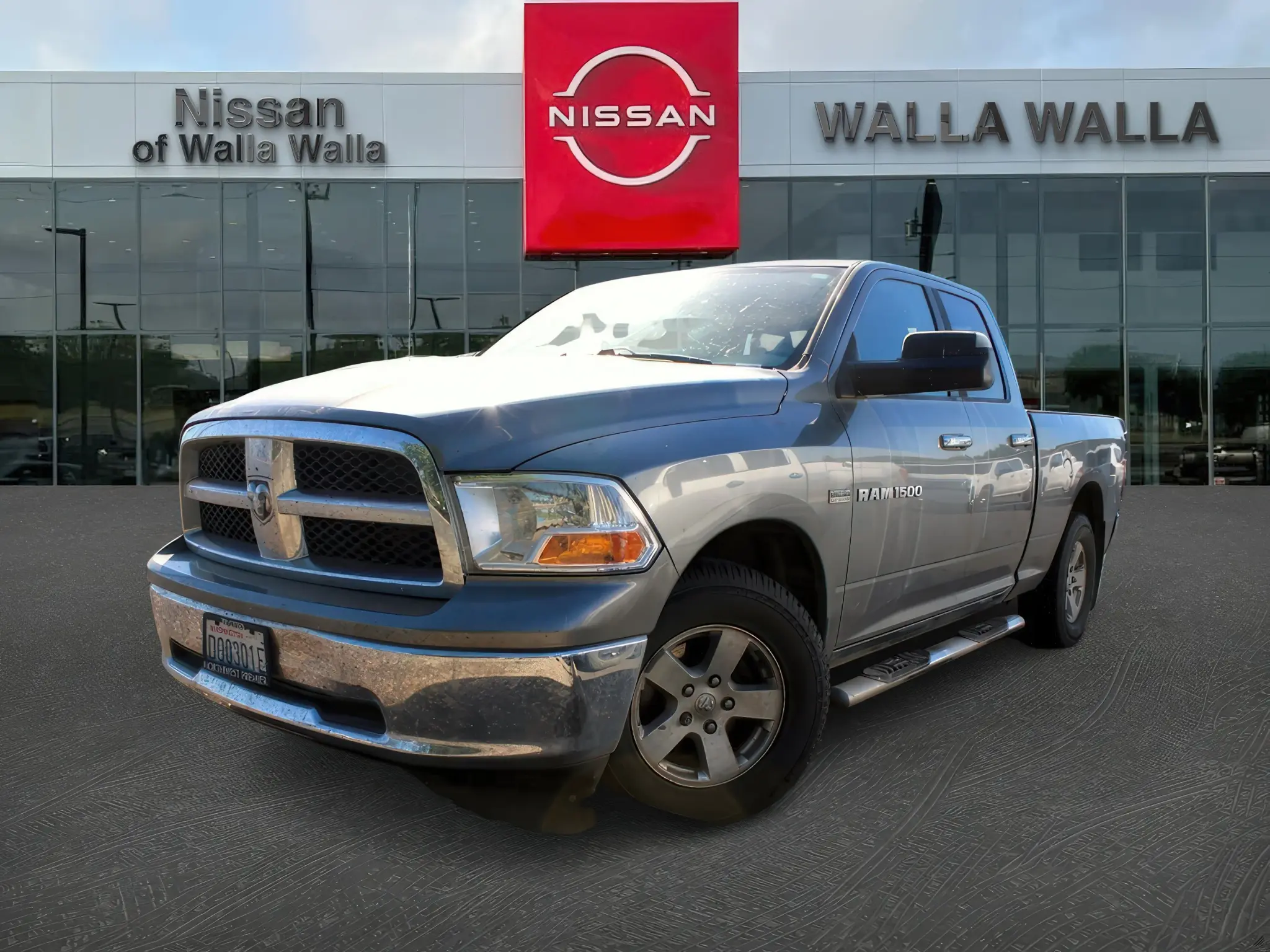 2012 RAM 1500 SLT 4WD Quad Cab photo 3