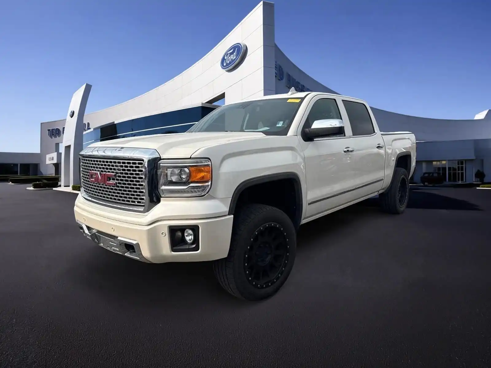 2015 GMC Sierra 4WD Crew Cab Short Box's photo