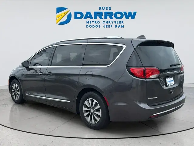 2020 Chrysler Pacifica Touring L Plus photo 3