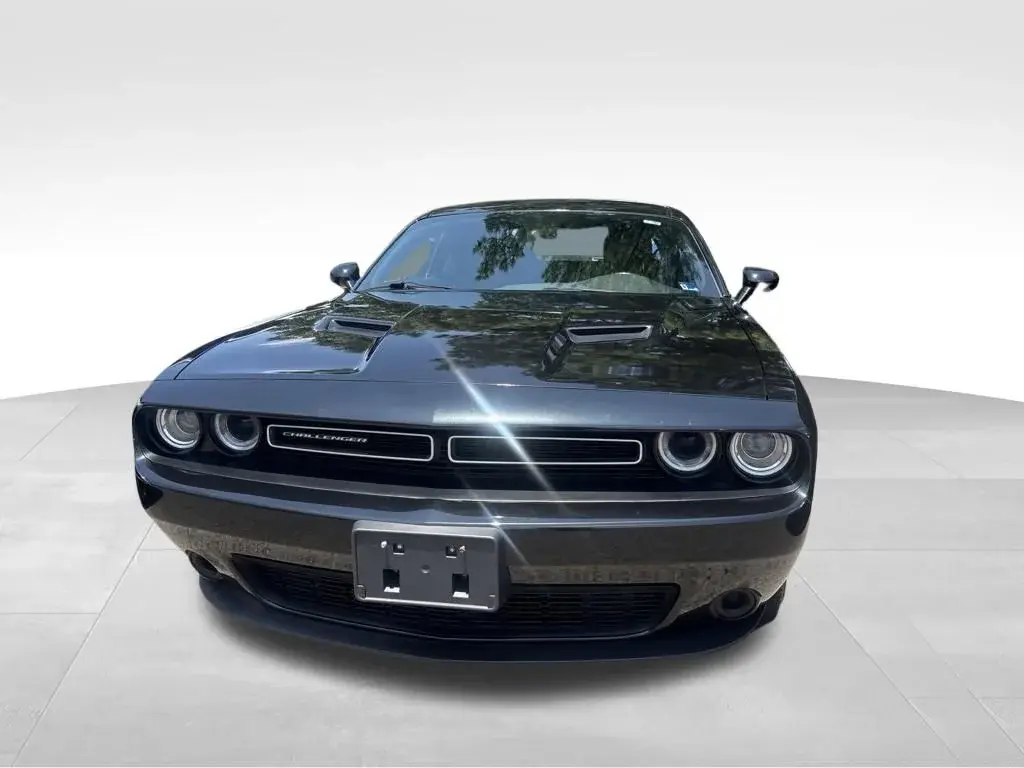 2021 Dodge Challenger SXT Auto photo 3