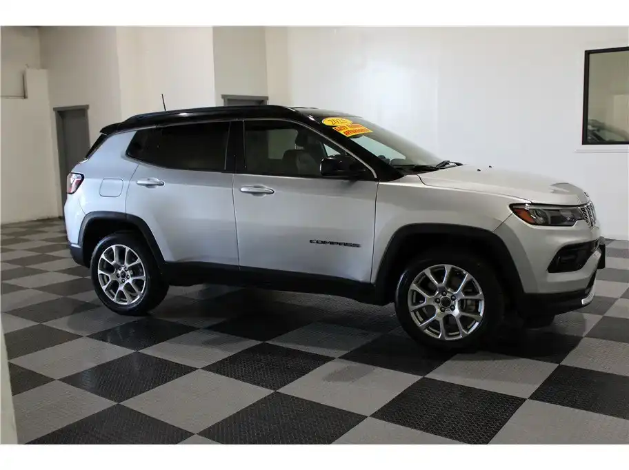 2025 Jeep Compass Limited 4X4's photo