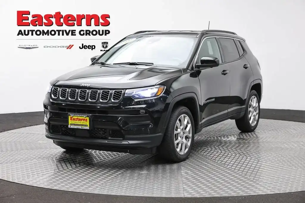 2024 Jeep Compass Latitude Lux 4X4's photo