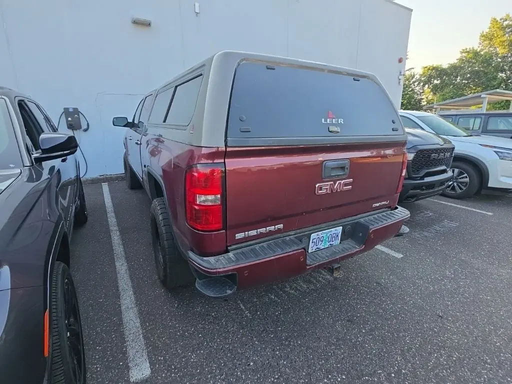 2015 GMC Sierra 4WD Crew Cab Standard Box photo 4