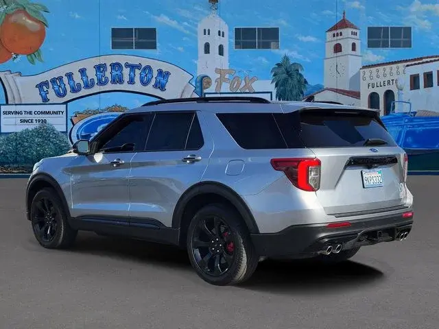 2023 Ford Explorer ST 4WD photo 4