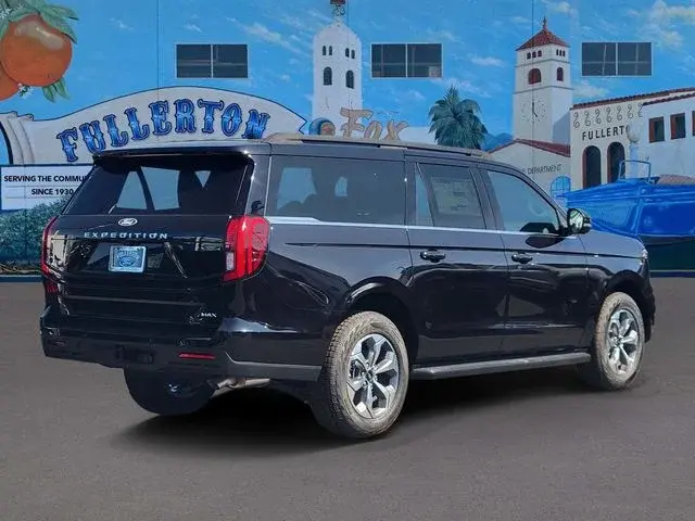 2027 Ford Expedition Active MAX 4x4 photo 4