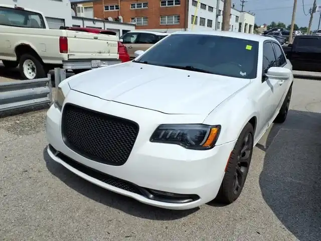 2019 Chrysler 300 S's photo