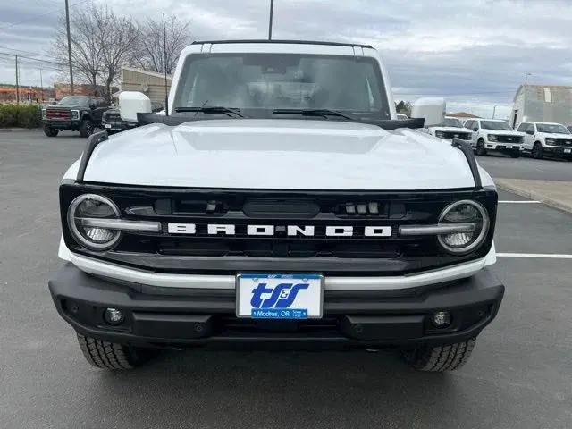 2025 Ford Bronco Outer Banks 4x4 photo 3