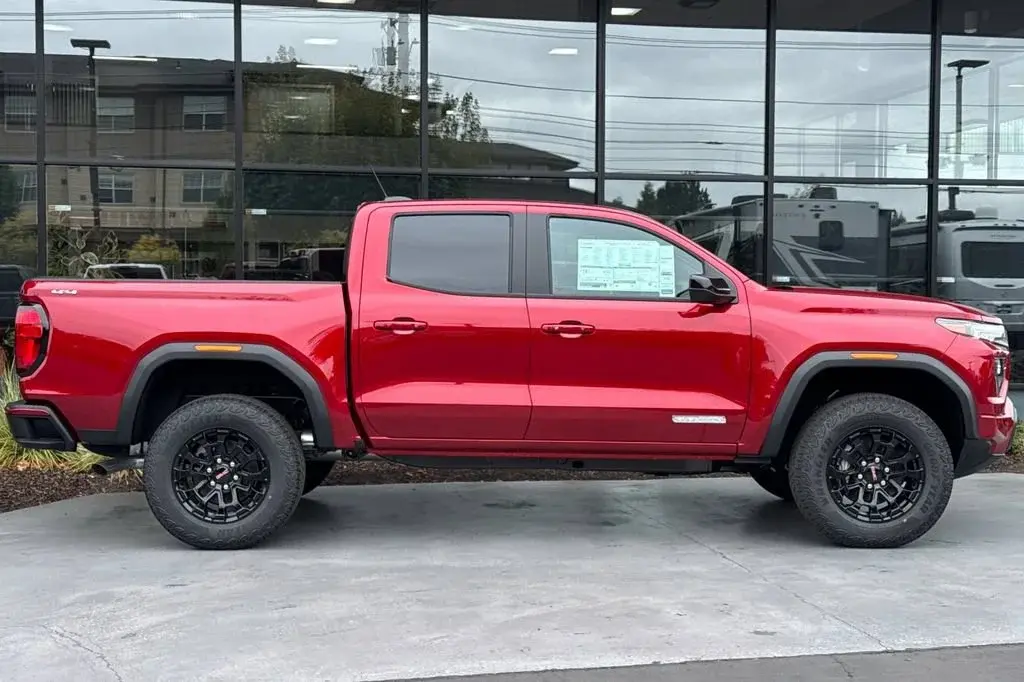 2026 GMC Canyon Elevation 4WD Crew Cab Short Box photo 3