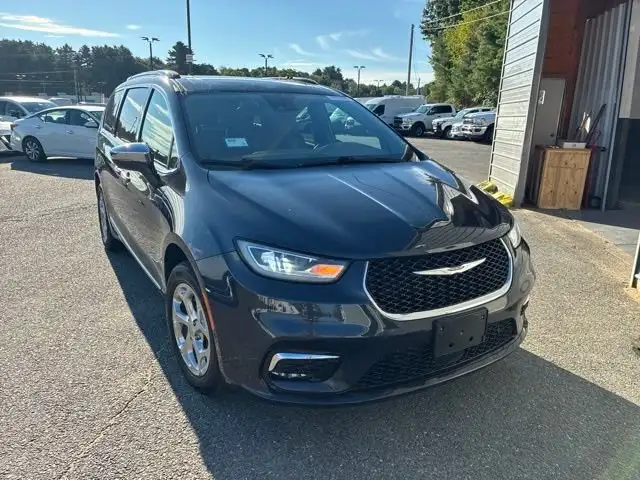 2021 Chrysler Pacifica Limited's photo