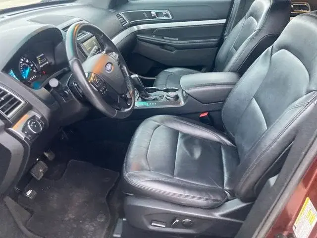 2016 Ford Explorer XLT 4WD photo 4