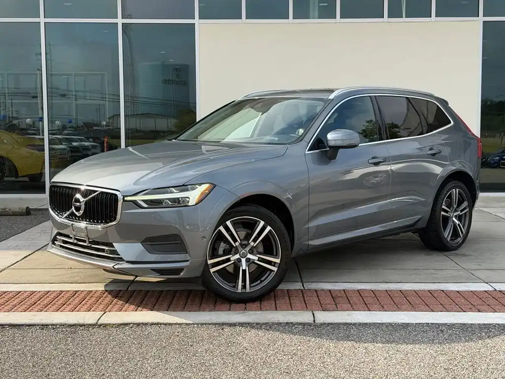 2018 Volvo XC60 T5 Momentum AWD's photo
