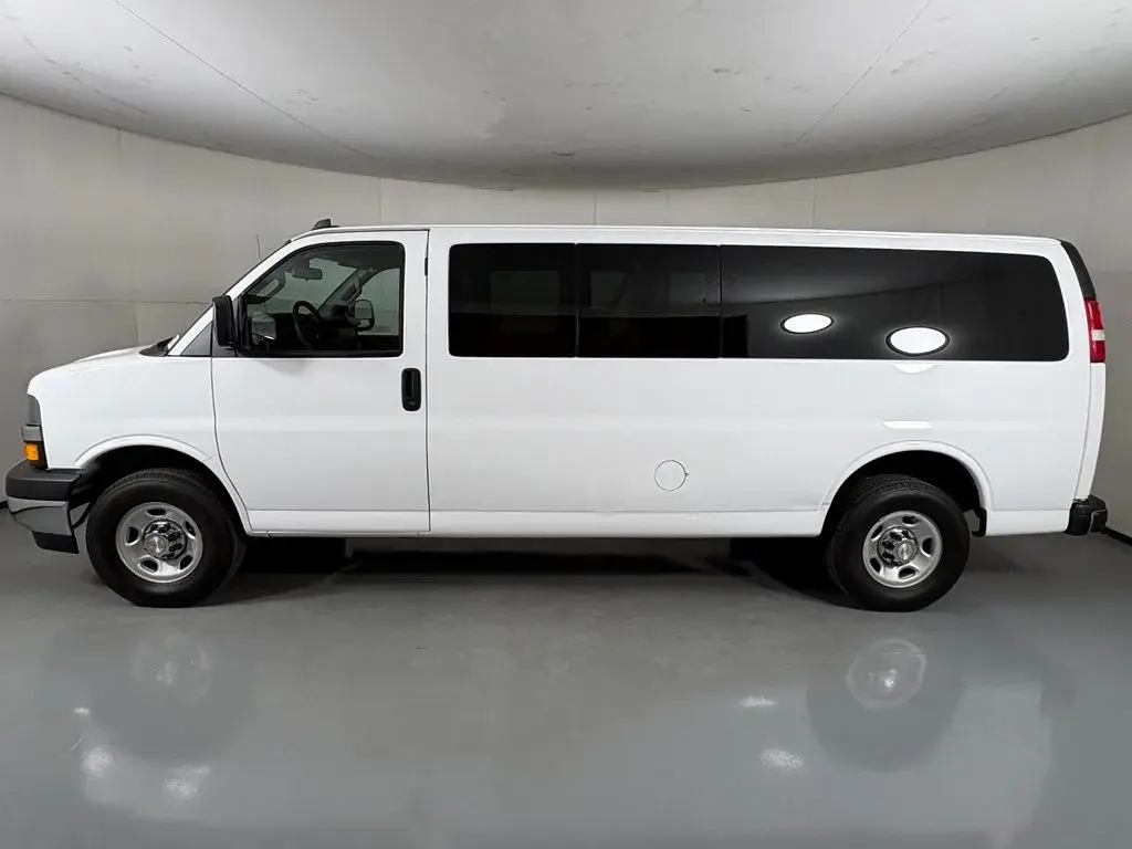 2024 Chevrolet Express 3500 LT Extended photo 5