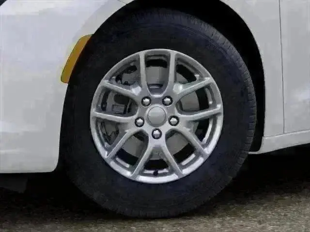 2027 Chrysler Pacifica Select photo 4