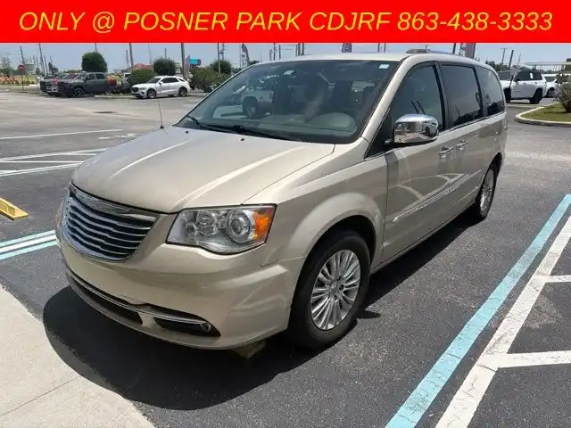 2015 Chrysler Town & Country Limited Platinum's photo