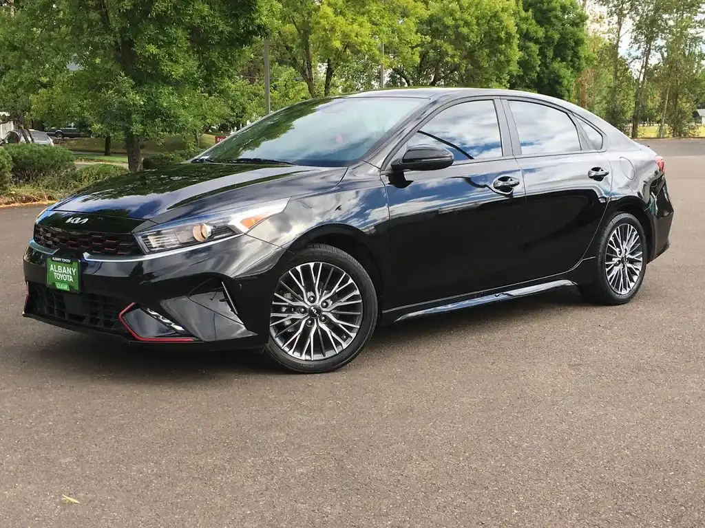 2023 Kia Forte GT-Line AT's photo