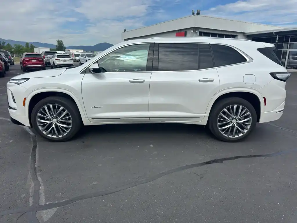 2025 Buick Enclave Avenir AWD's photo