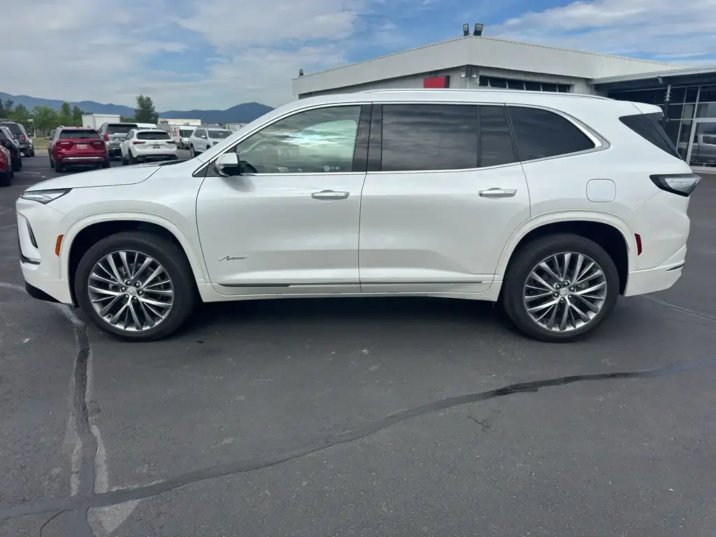 2025 Buick Enclave Avenir AWD's photo