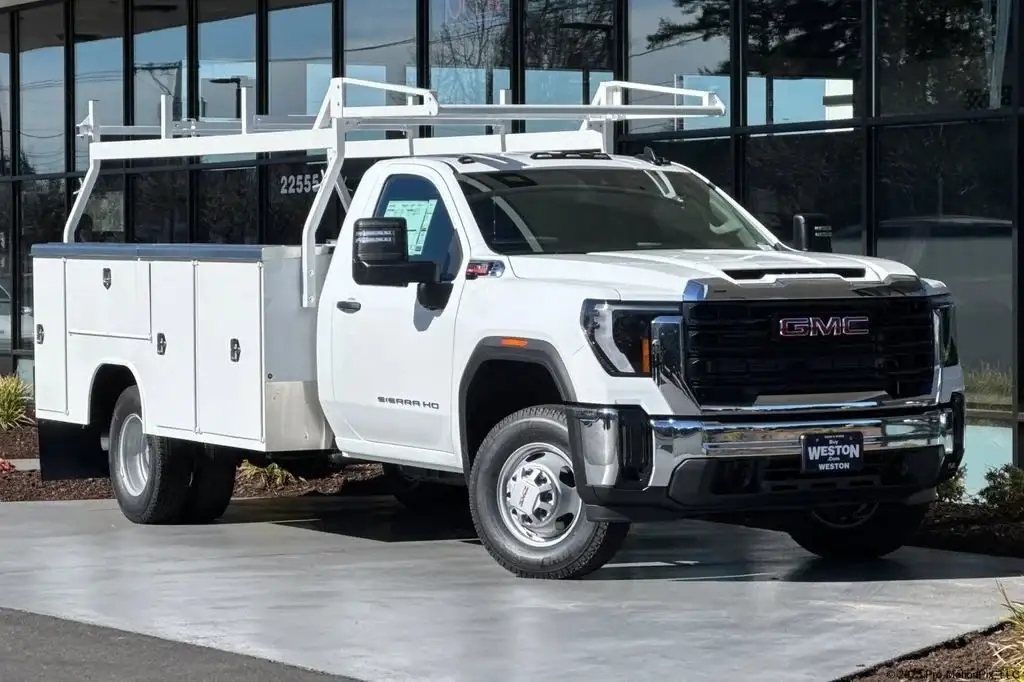 2026 GMC Sierra 4WD Regular Cab Chassis LWB Pro photo 1