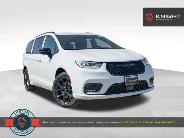 2026 Chrysler Pacifica Select AWD's photo
