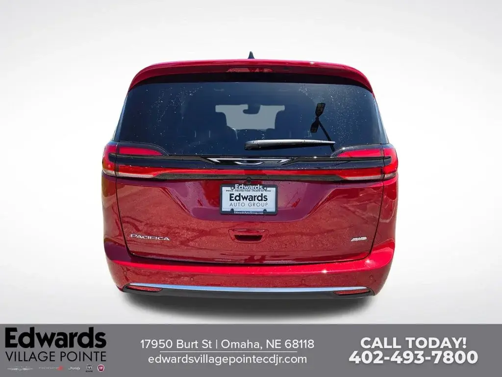 2027 Chrysler Pacifica Select AWD photo 4