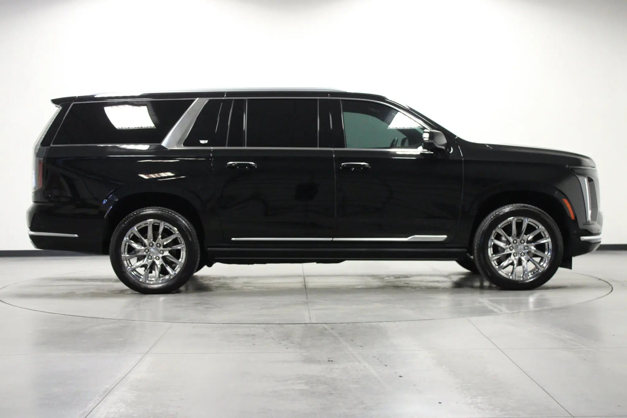 2025 Cadillac Escalade ESV 4WD Premium Luxury photo 3