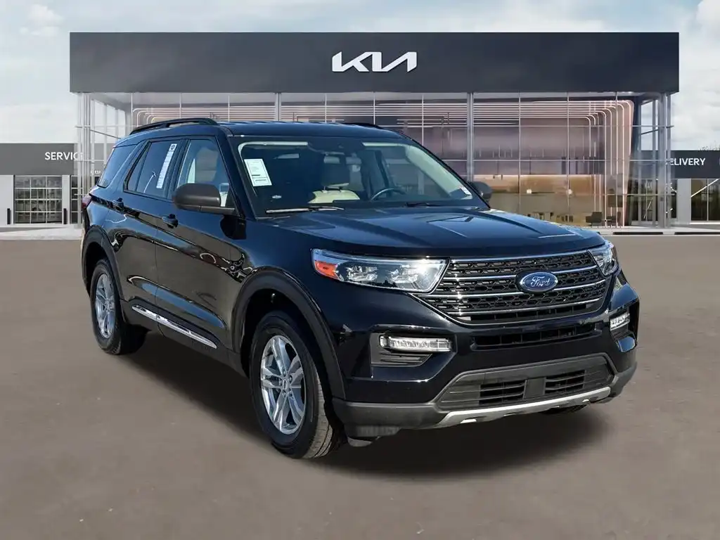 2023 Ford Explorer XLT 4WD's photo